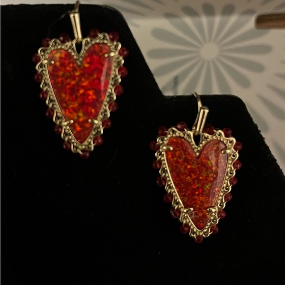 Kendra Scott Red Opal Ansley Beaded Heart Gold Earrings NWT $120 RETIRED! - Picture 4 of 5